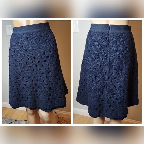 Lands' End Eyelet Navy knit a-line skirt. Women's size 8 - Picture 1 of 13